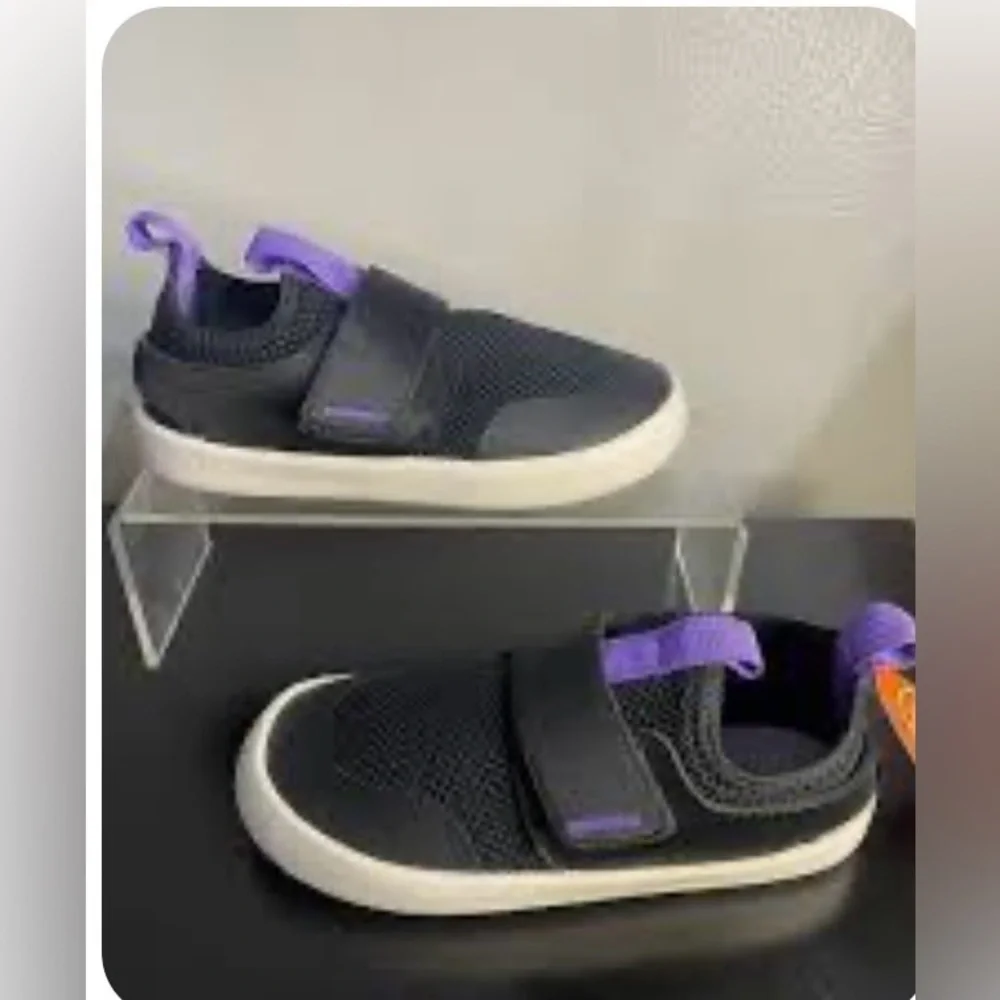 4 four pairs of girls' shoes Sizes 5”